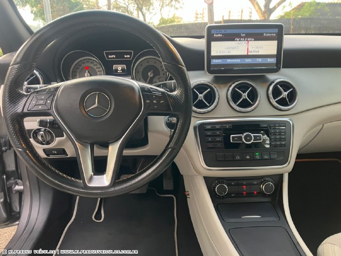 Mercedes-Benz GLA 200 ADVANCE 2015/2015